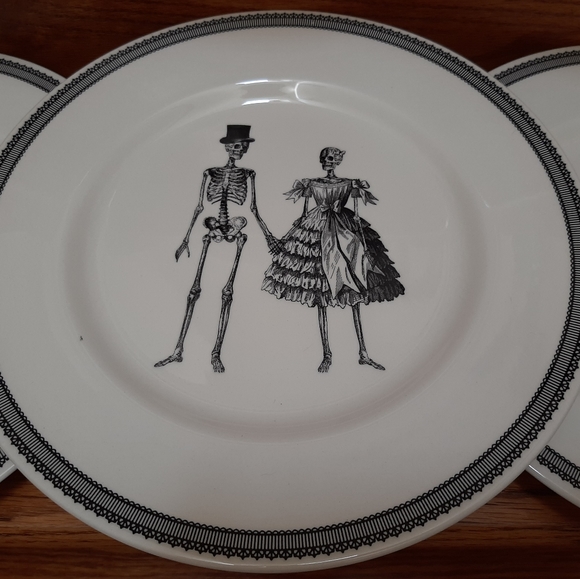 Victorian 11" Skeleton Couple plates set of 6 plates & 1 metal basket Halloween - Picture 5 of 16